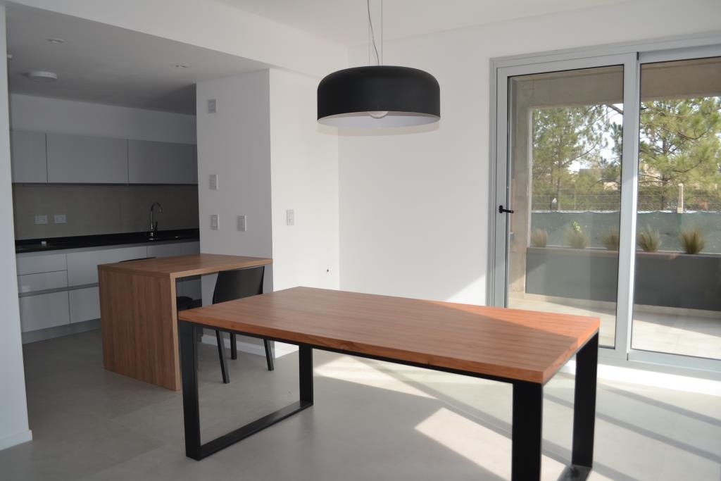 LIVING-OCHO-SAUCES-BARRIO-PRIVADO-FUNES-DEPARTAMENTO-1